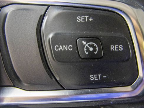 Used 2019 Jeep Wrangler Unlimited Sahara AWD/4WD image 29