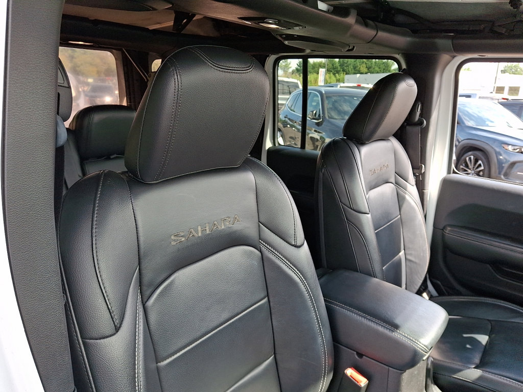 Used 2018 Jeep Wrangler Unlimited Sahara w/ Cold Weather Group AWD/4WD image 13