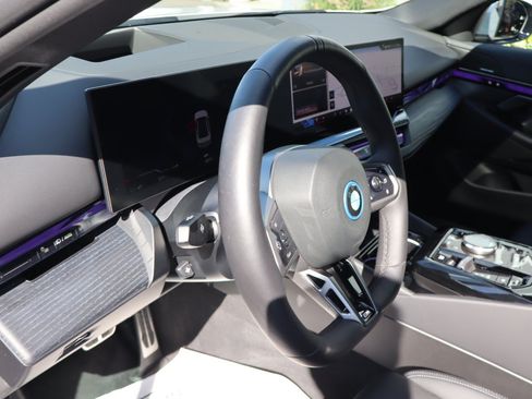 Used 2026 BMW i5 eDrive40 w/ M Sport Package AWD/4WD image 31