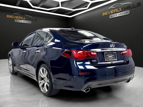 Used 2018 INFINITI Q70 Luxe w/ Sport Package AWD/4WD image 3