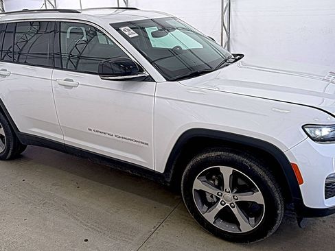 Used 2023 Jeep Grand Cherokee Limited image 3