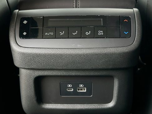Used 2024 Nissan Pathfinder SL AWD/4WD image 27