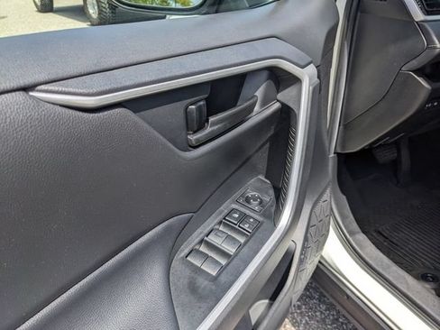 Used 2021 Toyota RAV4 LE AWD/4WD image 20