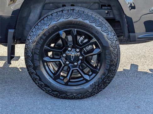 Used 2025 Chevrolet Colorado Z71 w/ Midnight Edition image 11