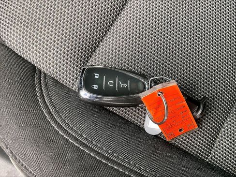 Used 2022 Chevrolet Traverse LT FWD image 12