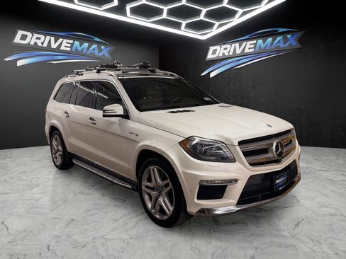 Used 2016 Mercedes-Benz GL 550 4MATIC image 3