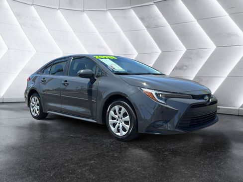 Used 2024 Toyota Corolla LE FWD image 1