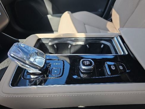 New 2026 Volvo XC90 T8 Ultra w/ Protection Package Premier AWD/4WD image 34