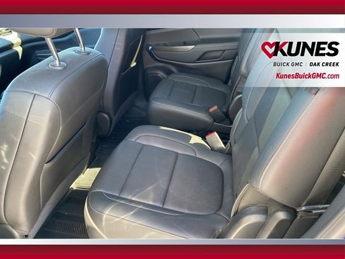 Used 2023 GMC Acadia SLT w/ Elevation Edition image 23