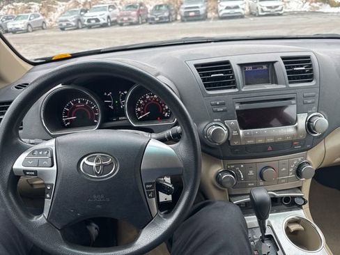 Used 2011 Toyota Highlander 4WD image 10