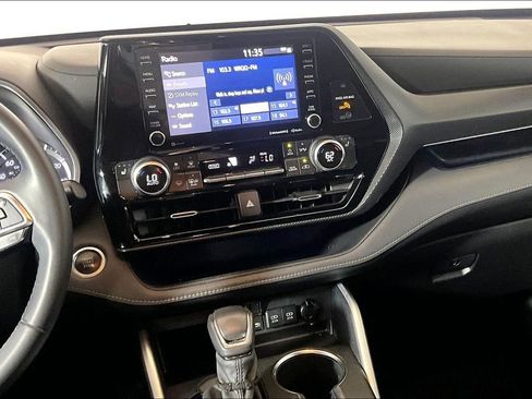 Used 2021 Toyota Highlander XSE FWD image 5
