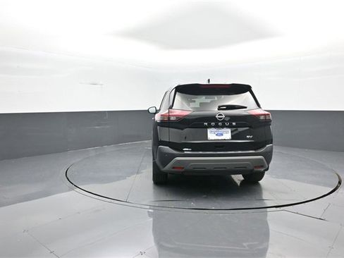 Used 2023 Nissan Rogue SV image 6