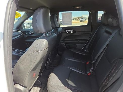 Used 2025 Jeep Compass Trailhawk AWD/4WD image 18