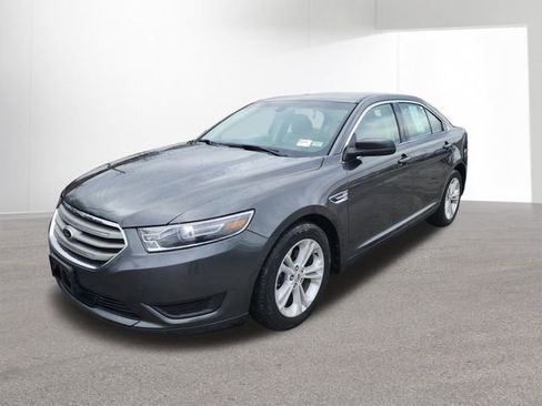 Used 2016 Ford Taurus SE image 2