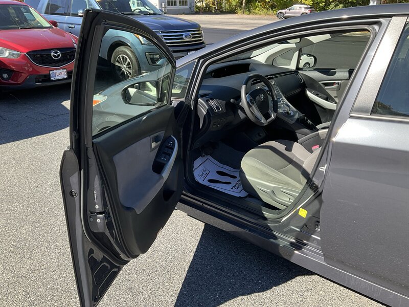 Used 2012 Toyota Prius Two FWD image 18