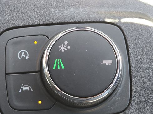 Used 2023 Chevrolet Traverse LT FWD image 12