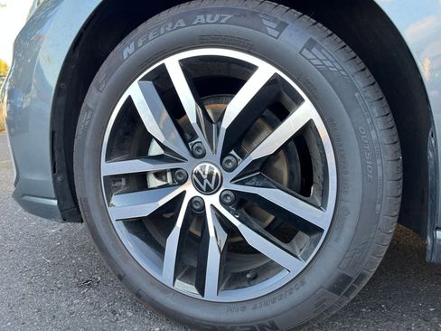 Used 2025 Volkswagen Jetta SE image 30