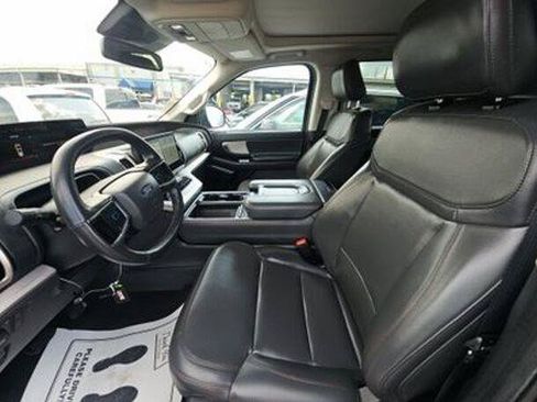 Used 2025 Ford Expedition Active AWD/4WD image 6