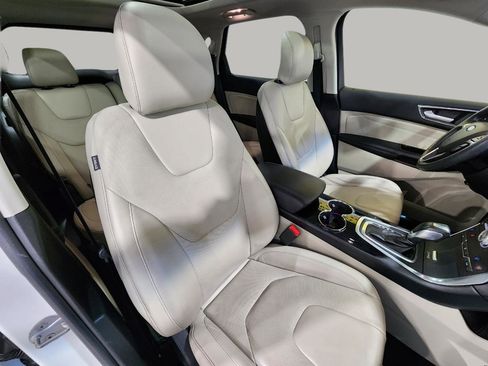 Used 2017 Ford Edge Titanium w/ Equipment Group 301A AWD/4WD image 30