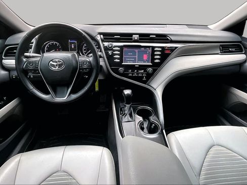Used 2020 Toyota Camry SE FWD image 15