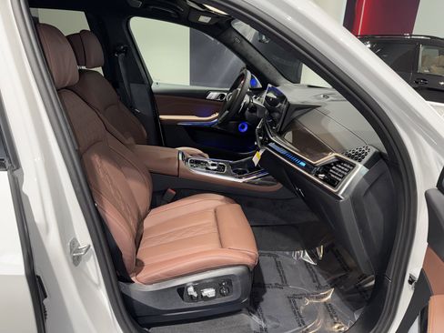 New 2026 BMW X7 M60i image 9
