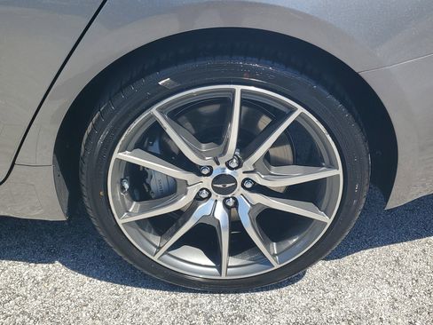 Used 2025 Genesis G70 2.5T RWD image 8