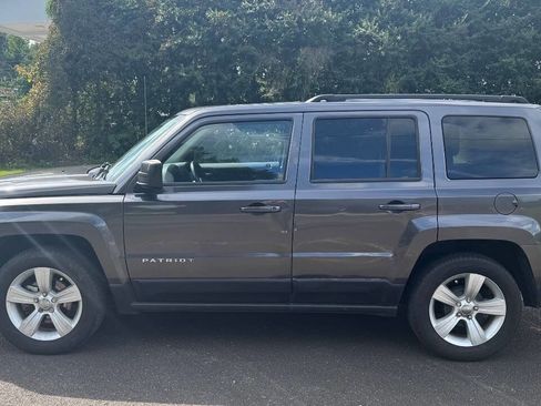Used 2016 Jeep Patriot Latitude w/ Sun/Sound Group image 5