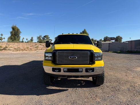 Used 2006 Ford F350 Lariat image 2