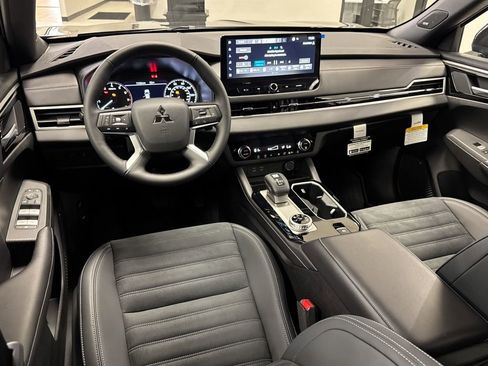 New 2026 Mitsubishi Outlander LE FWD image 7