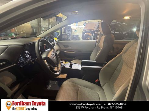Used 2021 Toyota Sienna LE FWD image 16