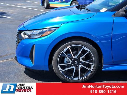 Used 2024 Nissan Sentra SR w/ SR Premium Package image 9