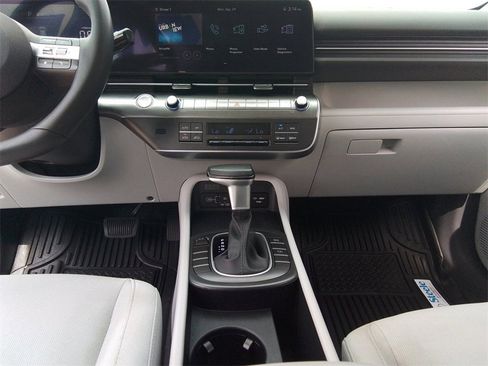 Certified 2025 Hyundai Kona SEL image 11