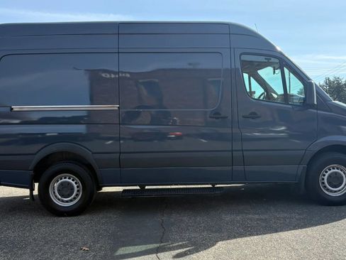 Used 2018 Mercedes-Benz Sprinter 2500 image 11