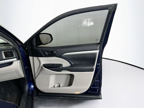 Used 2014 Toyota Highlander Plus image 32