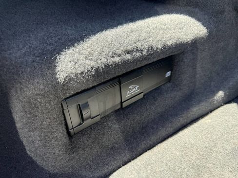 Used 1999 Jaguar XJ8 RWD image 32