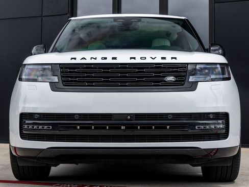 Used 2025 Land Rover Range Rover SE AWD/4WD image 4
