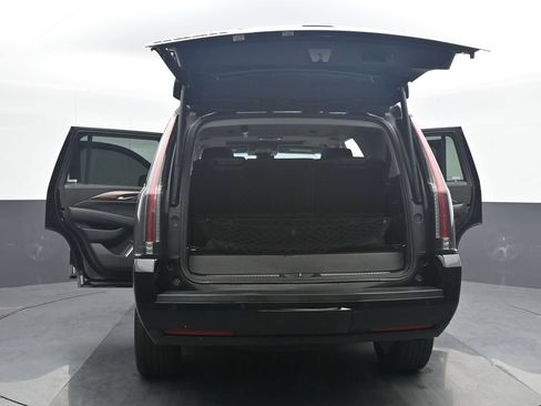 Used 2019 Cadillac Escalade Luxury AWD/4WD image 36