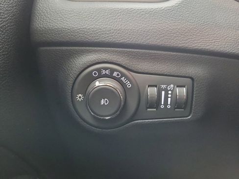 Used 2019 Jeep Compass Latitude w/ Popular Equipment Group image 30