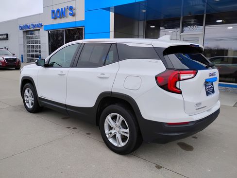 Used 2023 GMC Terrain SLE image 2