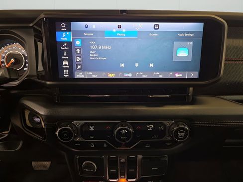 Used 2024 Jeep Wrangler Unlimited Rubicon image 16