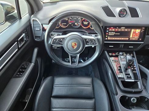 Used 2023 Porsche Cayenne Platinum Edition image 13