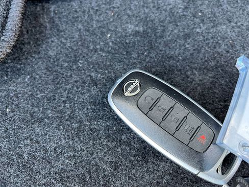 Used 2025 Nissan Pathfinder SV FWD image 27