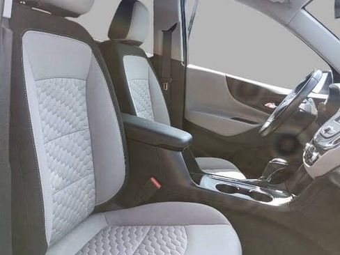 Used 2021 Chevrolet Equinox LT w/ Driver Convenience Package image 34