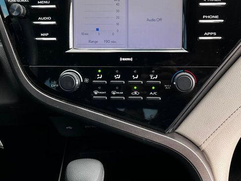 Used 2020 Toyota Camry LE FWD image 23