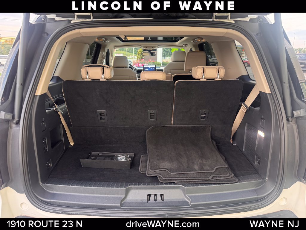 Used 2023 Ford Expedition Limited AWD/4WD image 6