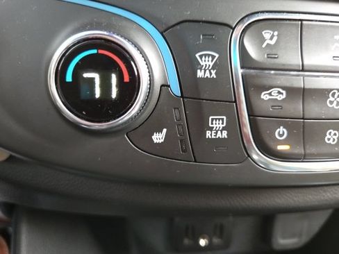 Used 2022 Chevrolet Traverse LT AWD/4WD image 59