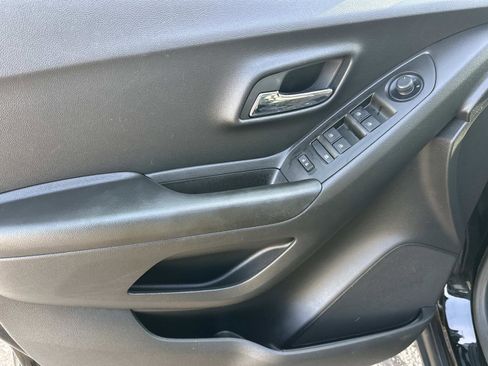 Certified 2022 Chevrolet Trax LS w/ Tint and Cruise Package image 16