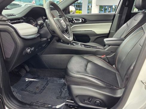 Used 2023 Jeep Compass Limited AWD/4WD image 9