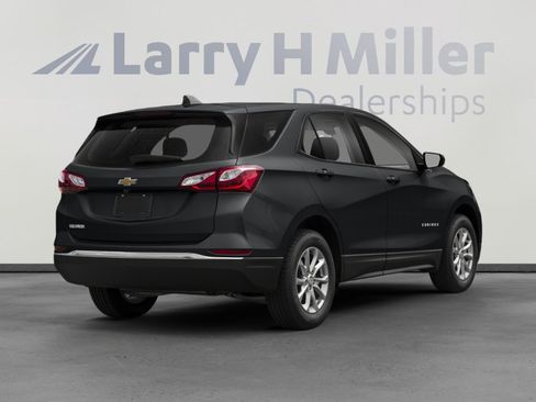 Used 2020 Chevrolet Equinox LS w/ LS Convenience Package image 2