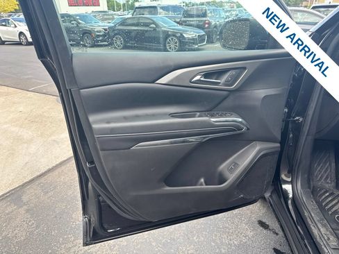 Used 2025 Chevrolet Traverse LT w/ Midnight/Sport Edition AWD/4WD image 18